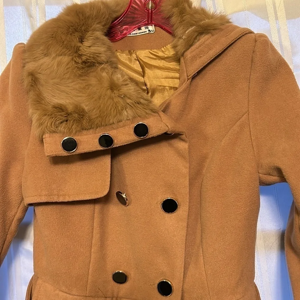 🌟🌟Flouncy Bottom Tan Coat 🧥🌟🌟 - Picture 6 of 10